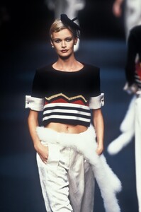 1805036702_SoniaRykiel1995WomenRTW35.thumb.jpg.d67c1b37401ff11955aa8b9144da91c4.jpg