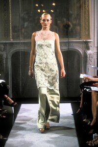 1837109579_Valentino1998HauteCouture109.thumb.jpg.60bb3ac3b47d7c5a4deb21114ee4ccf8.jpg