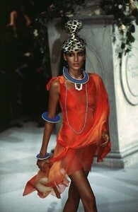 1893788429_ChristianDior(JohnGalliano)PE1997.(6).thumb.jpg.d0074c5193509a8c8b4f5ed50d1218c1.jpg