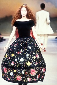 1901453781_Kenzo1994WomenRTW108.thumb.jpg.2f41fd471bfc3f50881351795bdc6f32.jpg