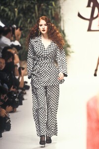 1904392537_YvesSaintLaurent1995WomenRTW15.thumb.jpg.dad2fb047c57b0abd5953e587d72911d.jpg