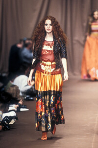 1911582778_ChristianLacroix1994WomenRTW120.thumb.jpg.d7e93232130d3506bc632fbd83b6b259.jpg