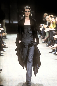 1965248375_YohjiYamamoto1997WomenRTW79.thumb.jpg.341782c65b3992a3965ae80e2c2feba5.jpg