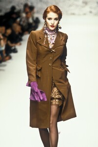 2027080817_EmanuelUngaro1995HauteCouture16.thumb.jpg.1daba25d32da4494045afb2ff365eef1.jpg