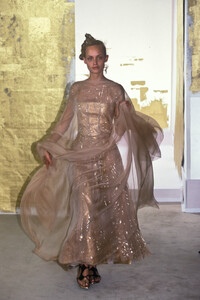 2055812840_Chanel1998HauteCouture16.thumb.jpg.2ab121e7ea7a08f45f77e12e7caae04b.jpg