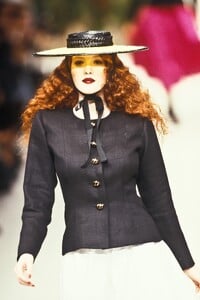 2056313823_YvesSaintLaurent1995WomenRTW173.thumb.jpg.b3f8f3f3e457acb9ceadabed5850b201.jpg