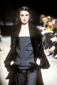 2078992055_YohjiYamamoto1997WomenRTW80.thumb.jpg.89ee7ffbfab5d0320c34097d3e6ff0a7.jpg