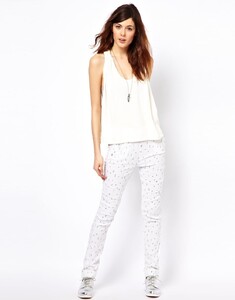 2539349-1-white.jpg
