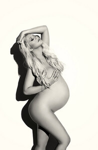 25rvy-xtina-pregnant-photos2.jpg