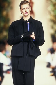 266438248_YvesSaintLaurent1993HauteCouture75-Copy.thumb.jpg.f06912c237e24f9de6ef6bd37211a3a1.jpg