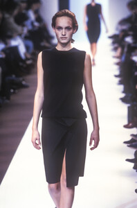 282272836_JilSanderSS975.thumb.jpg.41b21aa94c93eee4296762d617f533c7.jpg