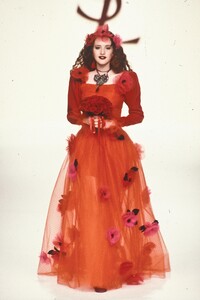 295300182_YvesSaintLaurent1994WomenRTW106.thumb.jpg.0356a2d360ad1430272b5c19706d598a.jpg