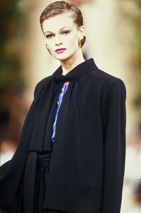 317907964_YvesSaintLaurent1993HauteCouture77-Copy.thumb.jpg.63141f4513b6e1fc131faad21e17aef9.jpg