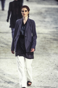 320402562_DriesVanNoten1997WomenRTW19.thumb.jpg.b5e3eb0cd59ff63fe803ba84180cc06e.jpg