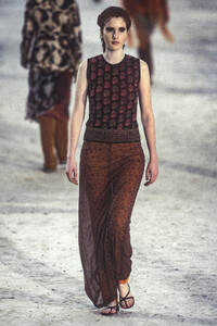 388296691_DriesVanNoten1997WomenRTW29.thumb.jpg.34215594ff705000ea9d027444593132.jpg