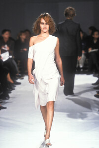 390486523_AnnDemeulemeester1997WomenRTW46.thumb.jpg.f053404d889422b3cfbadc8e4534fce4.jpg