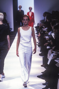 46257379_JilSanderSS972.thumb.jpg.9d9f4db766023e6f61d6159b605c45c7.jpg