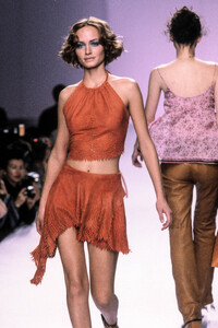 485379619_AnnaSui1997WomenRTW105.thumb.jpg.7049ac1be4e1692bb695769fbaa6ea10.jpg