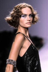 512092076_AnnaSui1997WomenRTW70.thumb.jpg.e33a30946033f8e67b36e3a388e283aa.jpg