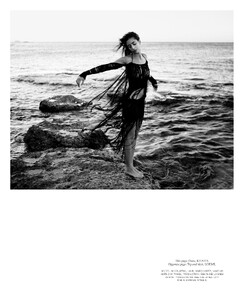 2022-06-01_Harper&39s_Bazaar-page-011.jpg