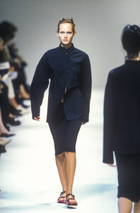 653670303_JilSanderSpring19984.thumb.jpg.79e3946f22d41358f2a595ad4492555b.jpg