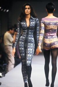 666403587_AzzedineAlaia1990WomenRTW17.thumb.jpg.534c92a851d13d73c19e99d3909d2be1.jpg