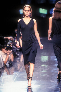 6665432_VersusbyDonatella1997WomenRTW66.thumb.jpg.dd0d55be9c63fed02cc4757874ccac45.jpg