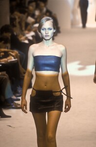 686969008_Fendi1998WomenRTW61.thumb.jpg.10e549747251d82df7808fa04cedc3a7.jpg