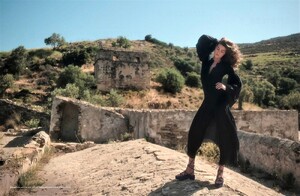 Luna-Bijl-Vogue-Greece-July-August-2022+(19).jpg