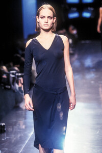 694234722_VersusbyDonatella1997WomenRTW76.thumb.jpg.6a01aaca816d63528b486713a87e6ebb.jpg