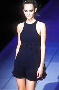 752440432_Versace1997WomenRTW98.thumb.jpg.245f26922db0bcf6878426c0f64fc13f.jpg