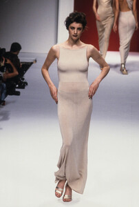 764762405_MaxMara1997WomenRTW87.thumb.jpg.ef192610de1d91c6e987a07f5e7a1c07.jpg