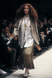 803978114_KatherineHamnett1994WomenRTW1.thumb.jpg.e43983d287bf426db75c341285e25422.jpg