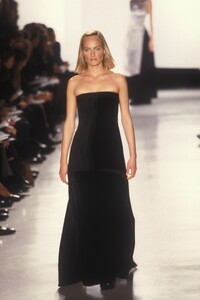 807190347_DonnaKaran1998WomenRTW87.thumb.jpg.b99e4acd1f3d845a0683d5c29710b048.jpg