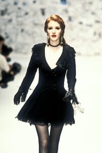 833931990_EmanuelUngaro1995HauteCouture75.thumb.jpg.6d572c4333ff46c8311c270c6176c743.jpg