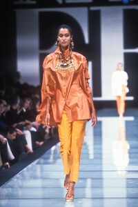 838719766_GianfrancoFerre1997WomenRTW76.thumb.jpg.72ce946f258d7126a203db2c49b4587d.jpg