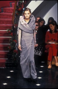 861748318_DolceGabbana1998WomenRTW138.thumb.jpg.ed4a77f13f6b8207e8bd548ee0723fd7.jpg