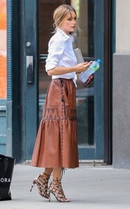 Olivia+Palermo+Spotted+Out+New+York+PjT5_oqhrF6l.jpg