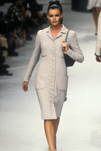 899808652_Chanel1995HauteCouture14.thumb.jpg.e36c0a6c35f65d4cb0278b1f2336730b.jpg