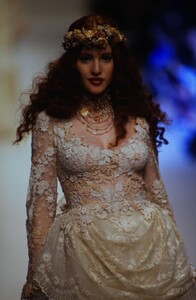 906298699_LolitaLempicka1995WomenRTW100.thumb.jpg.bb1c601739f0455a7e26482a6e2630fa.jpg