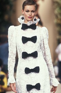 906956764_YvesSaintLaurent1993HauteCouture220-Copy.thumb.jpg.20d2d2f74655a3e77115248e274bc7e7.jpg