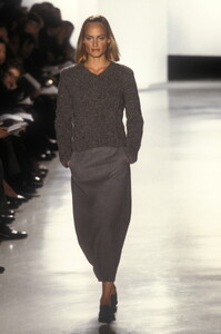 942582057_DonnaKaran1998WomenRTW5.thumb.jpg.6054120782d0d5ca2eade5dc18be8296.jpg