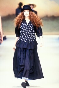 981943905_Kenzo1994WomenRTW38.thumb.jpg.ed3854720965de858206cd6553f55c23.jpg