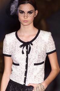 Chanel-ss01-27.thumb.jpg.2bc66ccc0bc3d1a846f4b60b3c751f6b.jpg