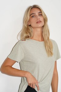 LNA-Bowie-Tee-in-fossil-grey_result.jpg