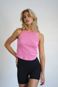 LNA-Detra-Crop-Tank-in-neon-pink_result.jpg