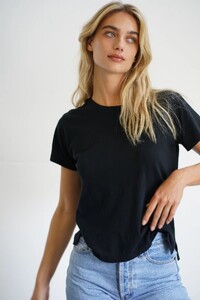 LNA-Shaden-Crew-neck-Tee-in-black_result.jpg