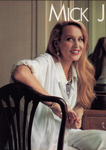 LivingUK271185no12JerryHall01.thumb.jpg.cd2bec78cd9025b94a2767b1352b6695.jpg