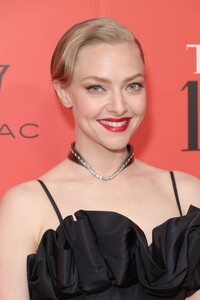 amanda-seyfried-time-100-gala-in-new-york-city-06-08-2022-10.jpg