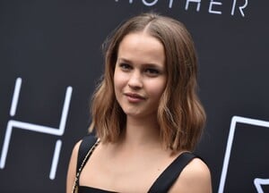 clara-rugaard-i-am-mother-screening-in-la-1.thumb.jpg.3015bf216a65c851bcaac0bc64da722a.jpg